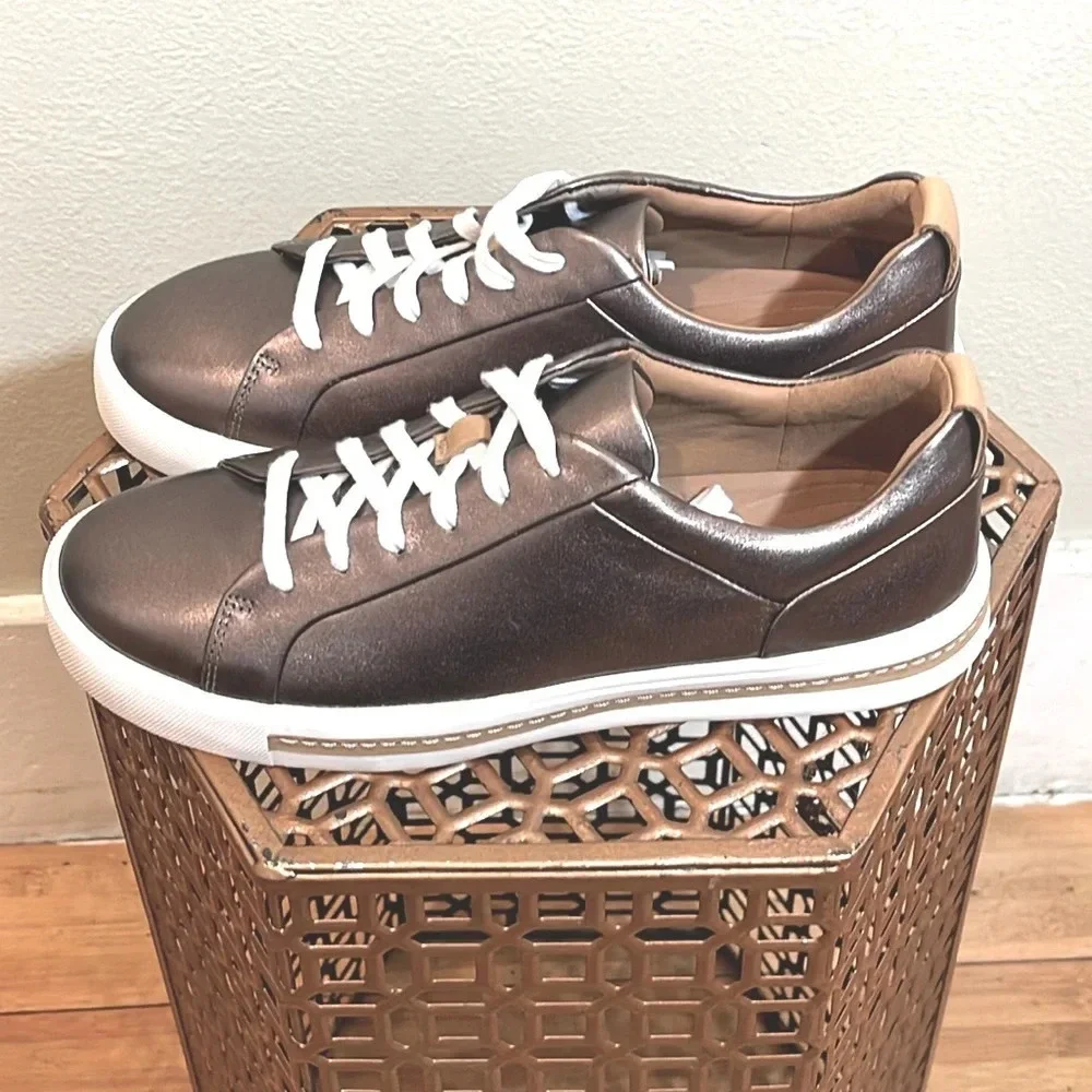 Clarks Un Maui Lace Pebble Metallic Leather size 6.5M